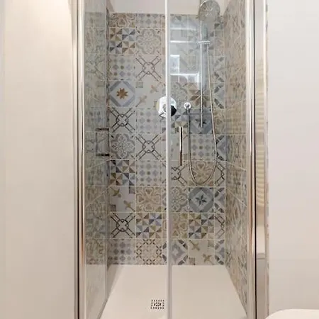 Amazing First Floor In Piazza Santa Croce Apartment