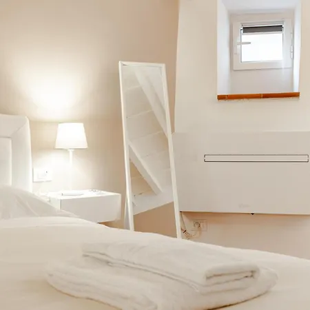 Apartment Amazing First Floor Piazza Santa Croce Florence